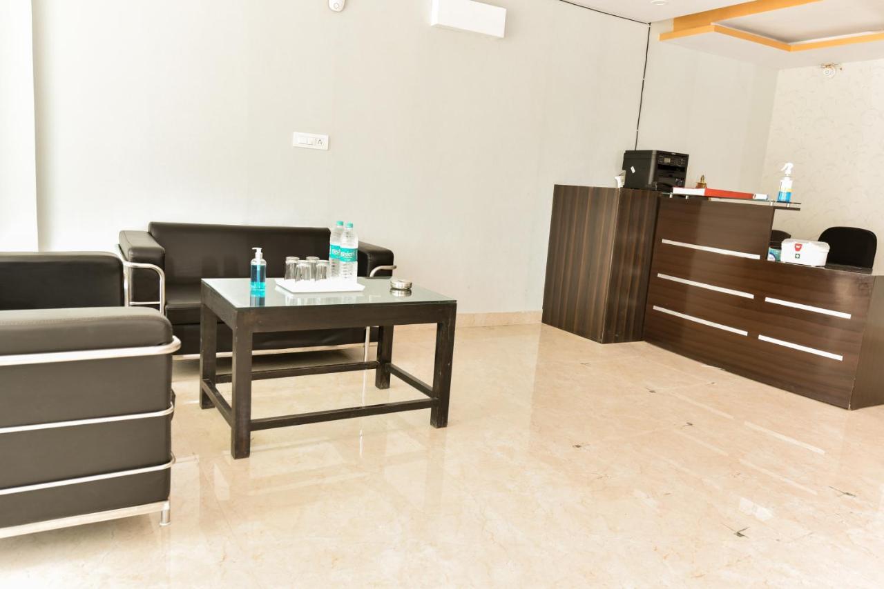 Hotel Luxury Collection Gurgaon Exterior photo