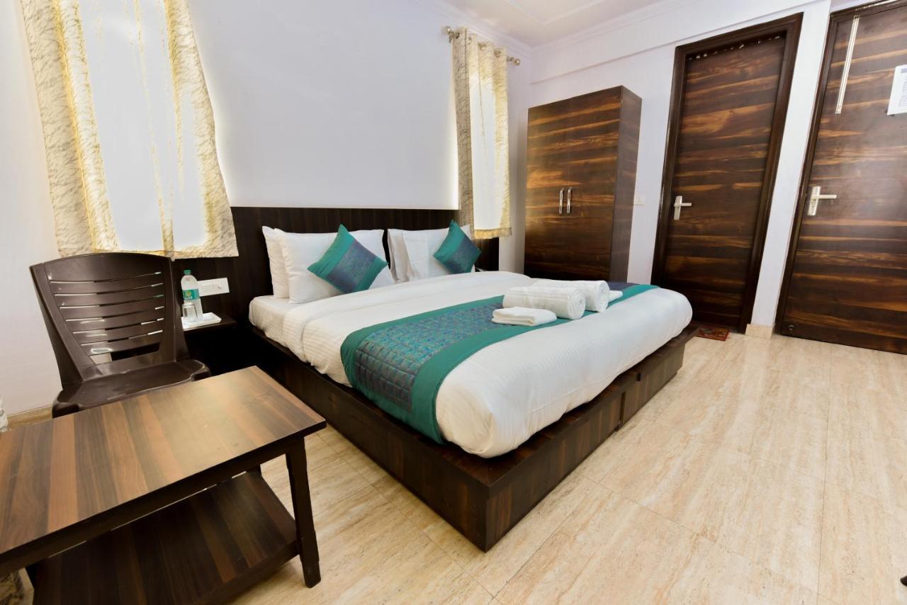 Hotel Luxury Collection Gurgaon Exterior photo