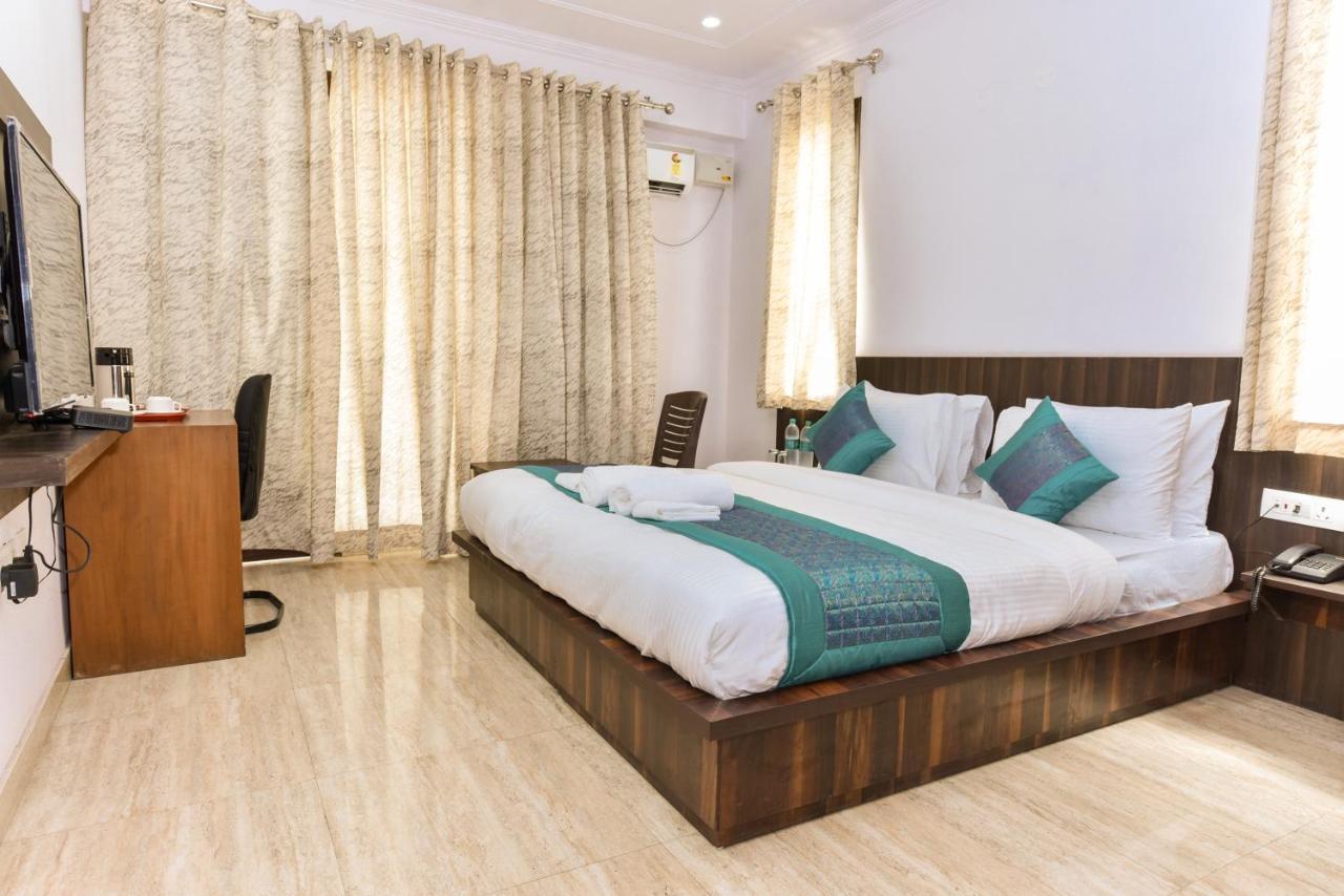 Hotel Luxury Collection Gurgaon Exterior photo